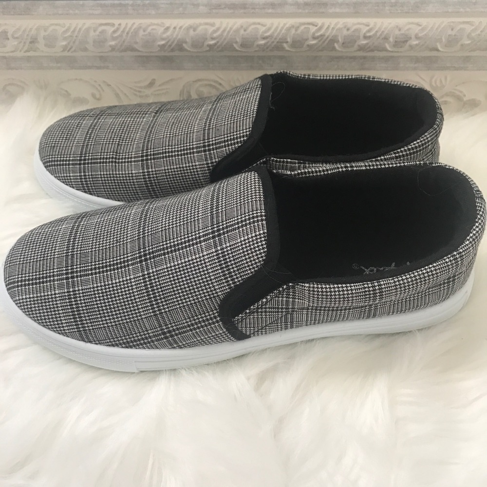 Plaid Pull On Sneaker - Picture 6 of 8